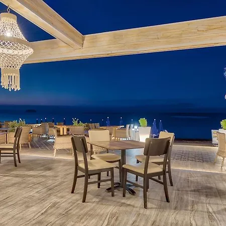 מלון Mandala Seafront 3*
