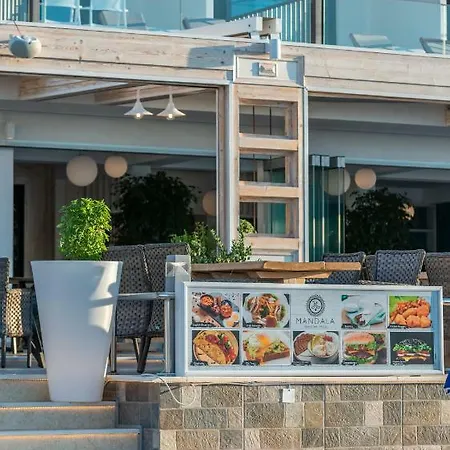 Mandala Seafront מלון 3*