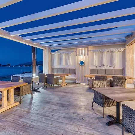 מלון Mandala Seafront 3*