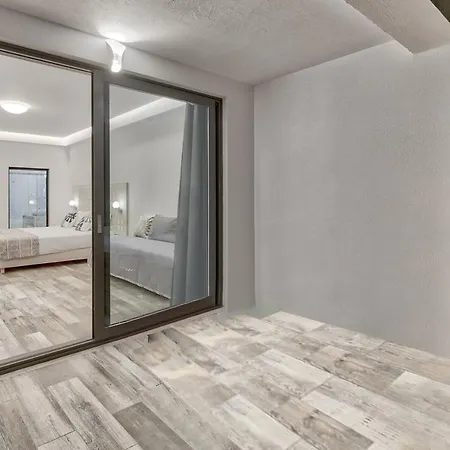 Mandala Seafront מלון לגאנאס