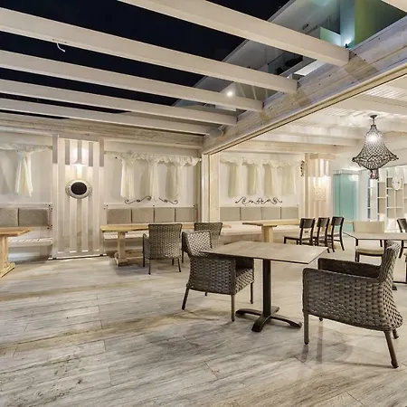 Mandala Seafront מלון 3*