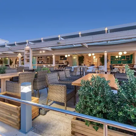 מלון Mandala Seafront 3*