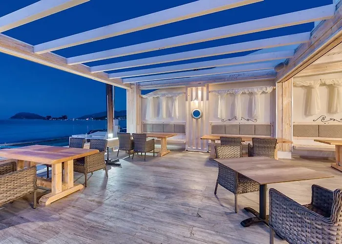 Hotel Mandala Seafront 3*