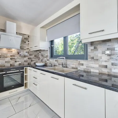 Mandala Seafront 3* Laganász