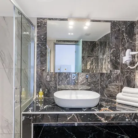 Mandala Seafront 3* Laganász